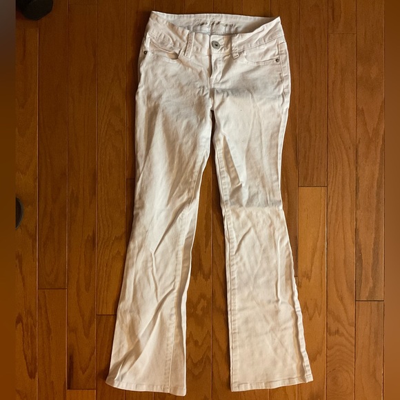 Guess Jeans Belmont White Slight Flair Slight Stretch Zipper 🪰 Jeans! - Picture 11 of 11